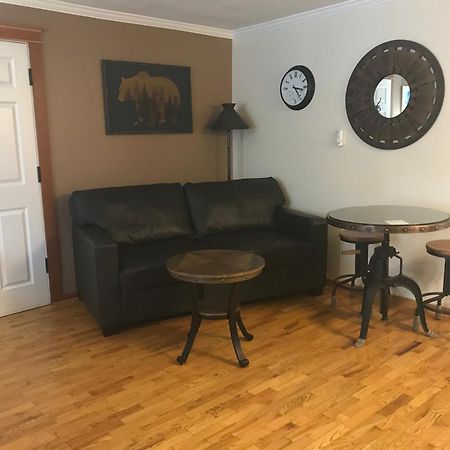 Canadian Rockies Inn - Adults Only Field Luaran gambar