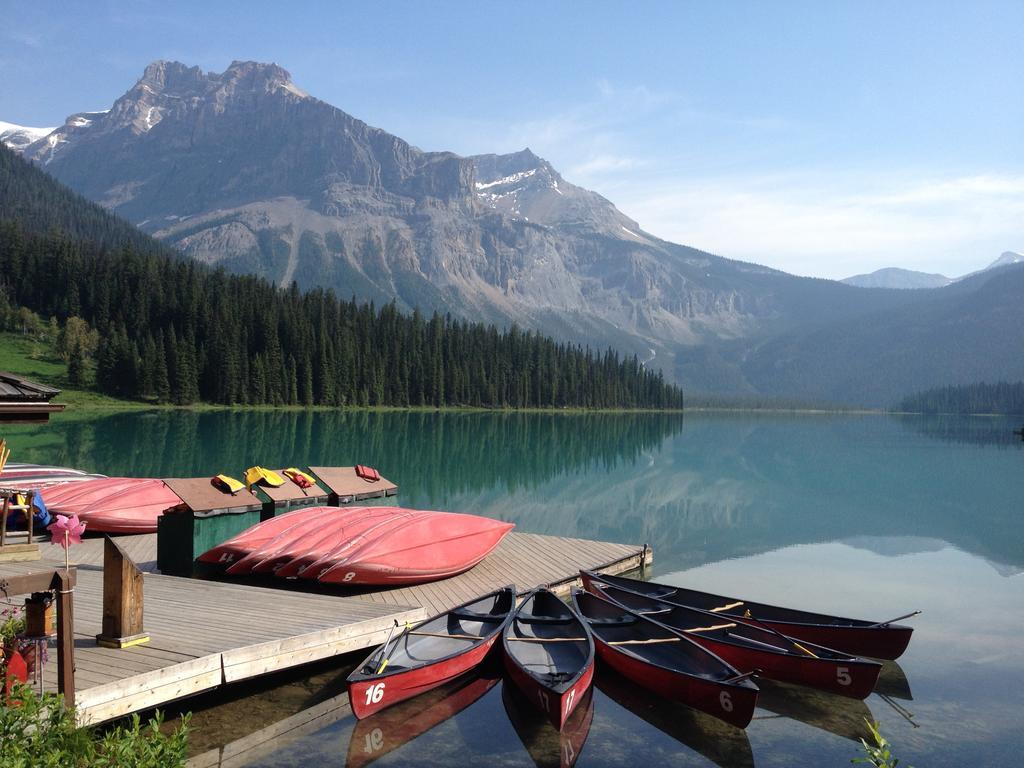 Canadian Rockies Inn - Adults Only Field Luaran gambar