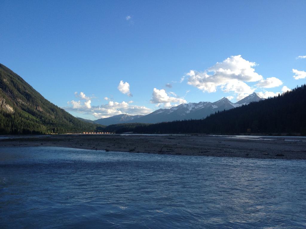 Canadian Rockies Inn - Adults Only Field Luaran gambar